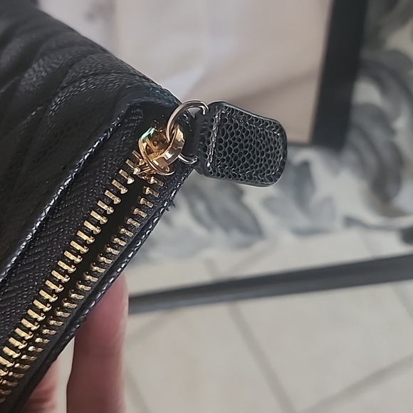 Like New Chanel leather long Wallet. Full inclusion dustbag, Box, auth card, bag - Picture 11 of 13